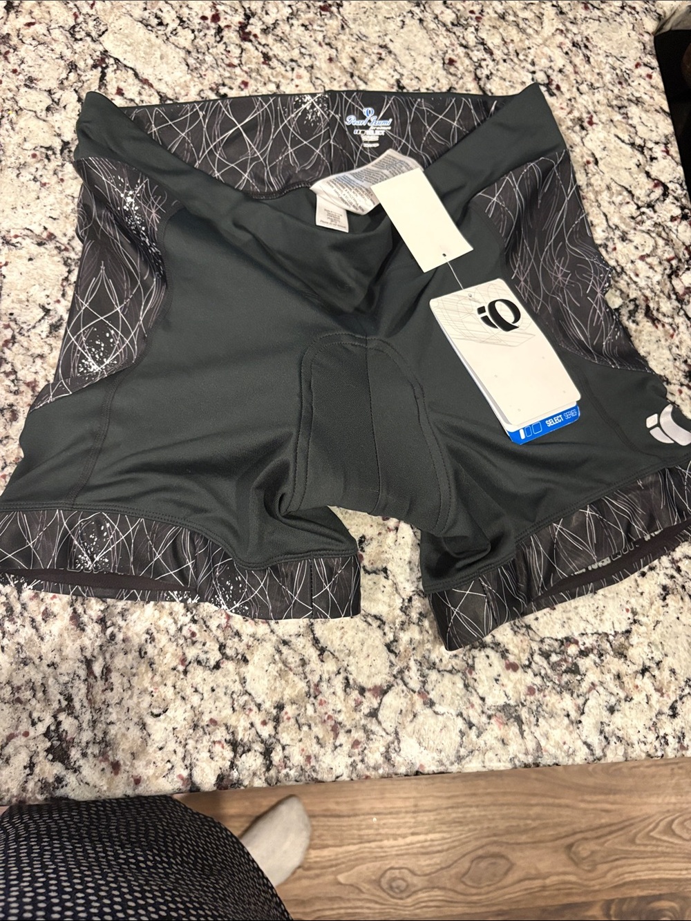 NWT Pearl Izumi Black Cycling Shorts with Gray Abstract Panels 2XL